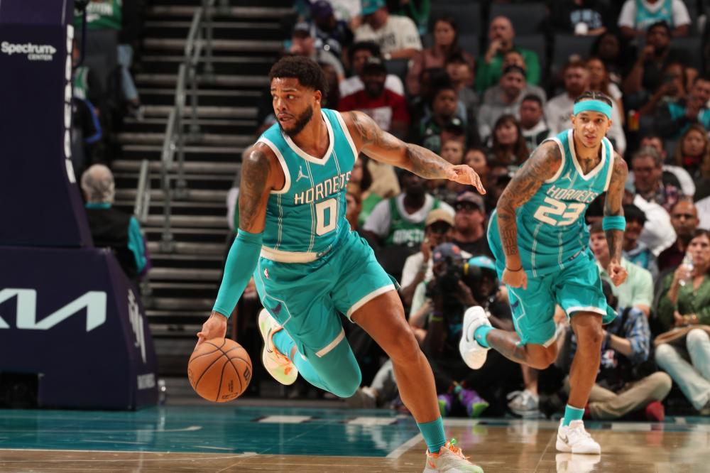 李月汝因伤报销后首次更新社媒 晒手势舞：我对你下达心动通缉令