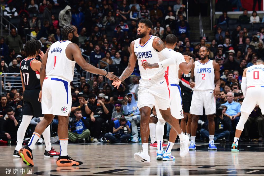 安菲尔德的灯光点亮新赛季💡🥅